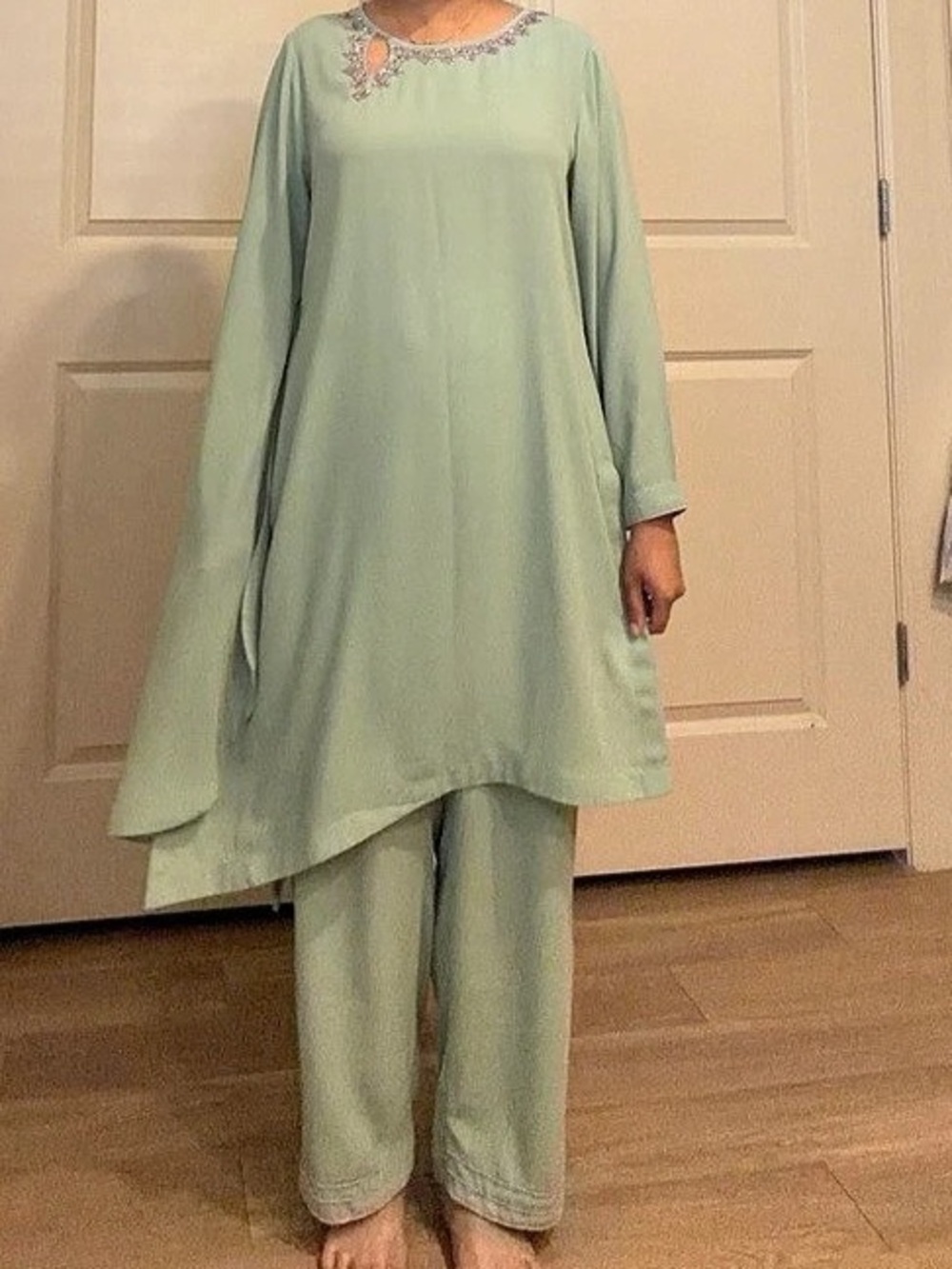 Embroidered Green Kurta Set Like New